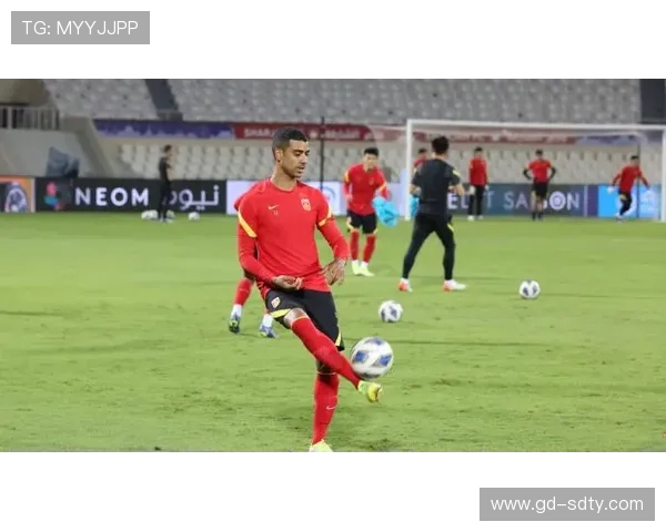 科利塞姆球场致敬毛罗阿兰巴里