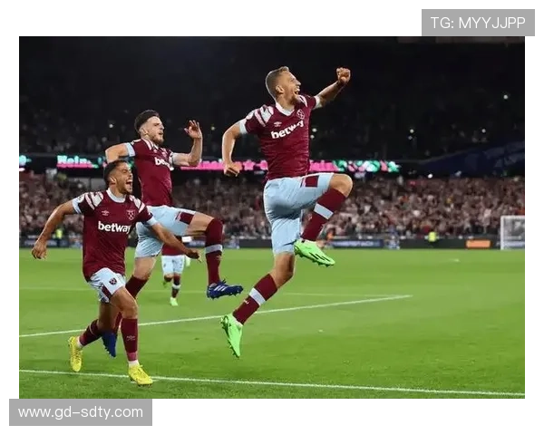 西汉姆联创历史三冠王英超无双